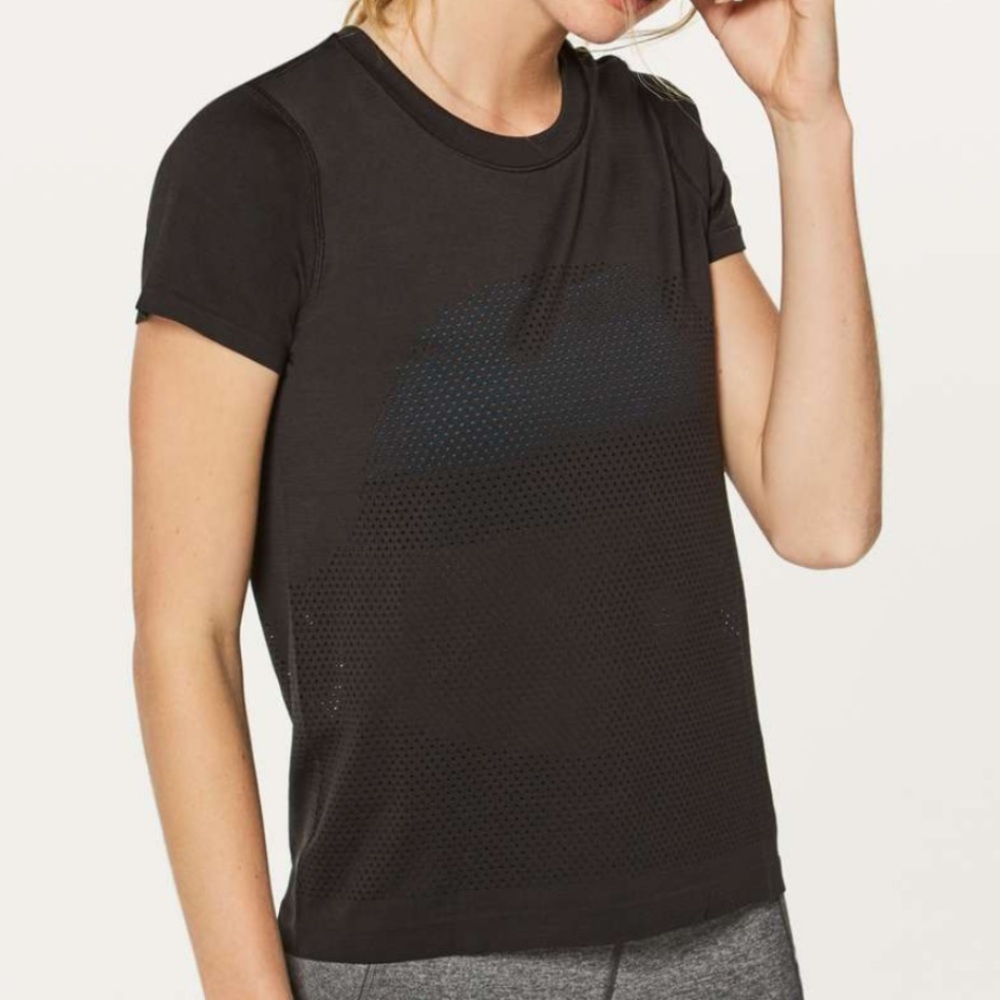 EUC Lululemon‎ Size 8 Women's Black Short Sleeve Crew Neck Tee